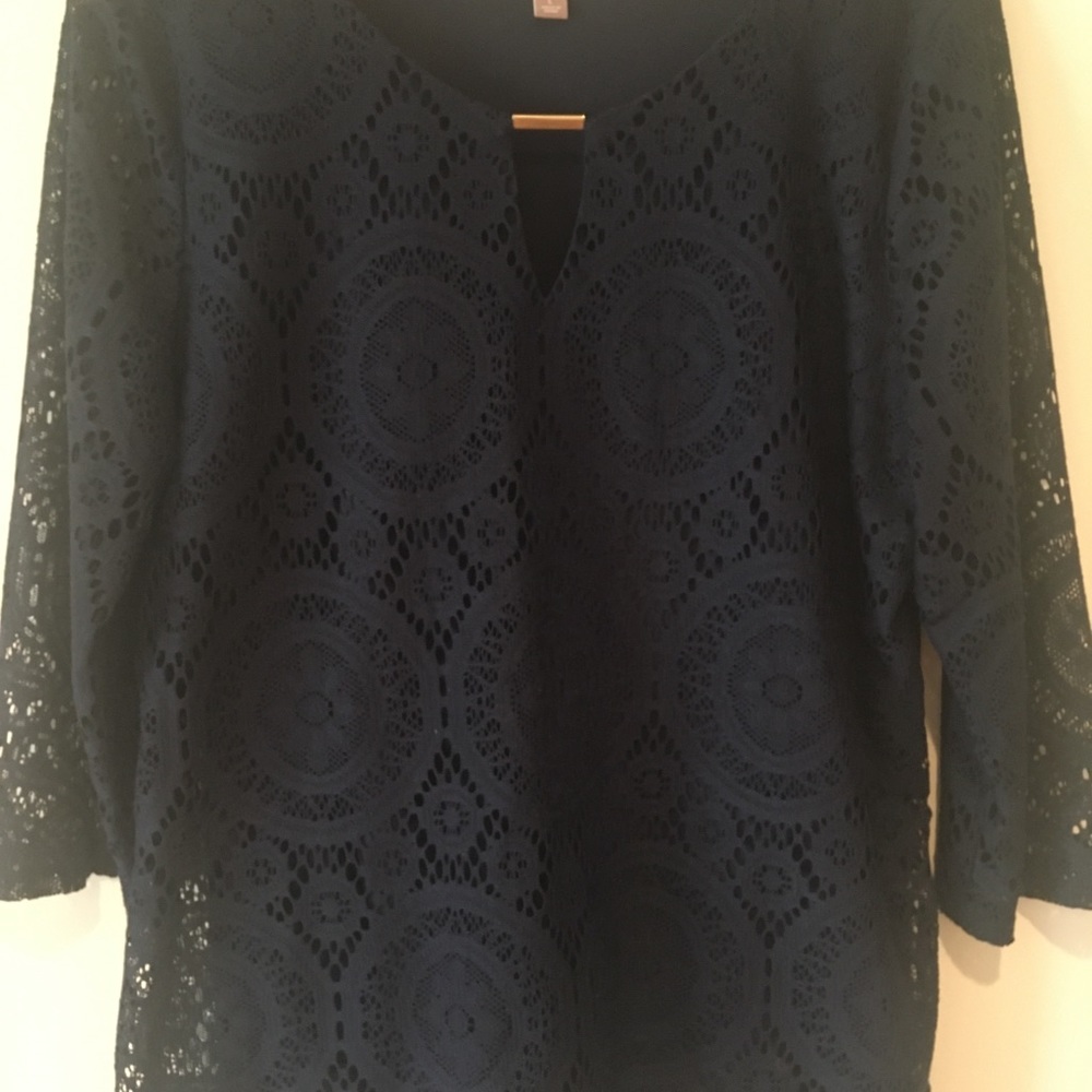 ROZ AND ALI Navy blue lace shirt